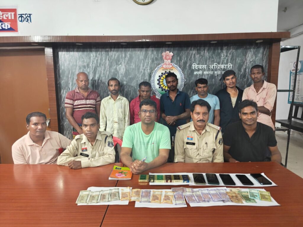 ले रहे थे 52 परी का मजा,पहुंच गई पुलिस, सात जुआड़ियों को शक्ति पुलिस ने किया गिरफ्तार, हजारों रुपए नगद एवं लाखों रुपए का सामान जप्त, शक्ति TI लखन पटेल की कार्रवाई kshititech