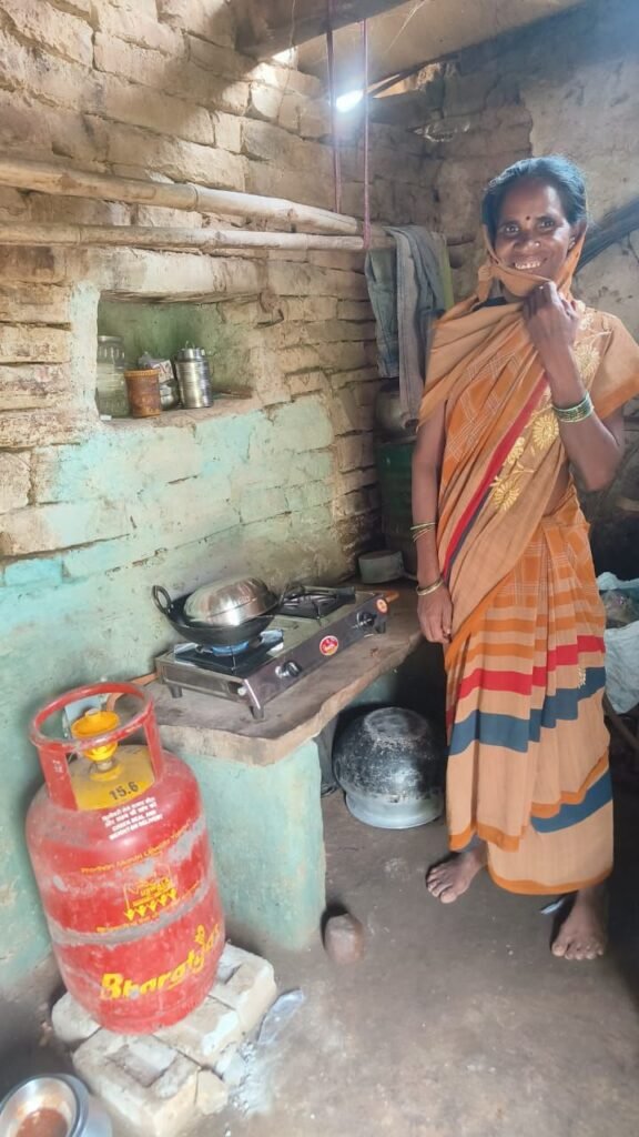 घर बैठे बैंक दे रही आपको लोन- भारतीय स्टेट बैंक शक्ति शाखा ने किया लोन मेले का आयोजन, मौके पर ही करोड़ों रुपए के लोन हुए स्वीकृत, शक्ति जिले में प्रधानमंत्री उज्जवला गैस योजना से लाभान्वित हो रही महिलाएं, युक्ति करण प्रक्रिया से स्कूलों में गुणवत्तापूर्ण शिक्षा हो रही उपलब्ध kshititech