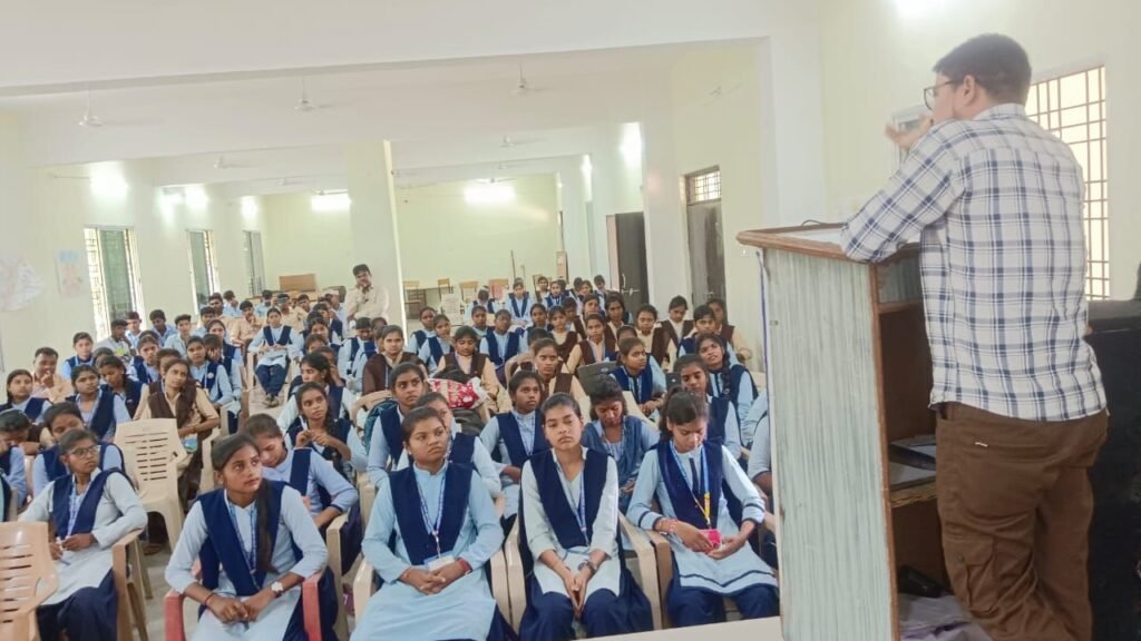 लोकतंत्र में मतदान कितना जरूरी- शासकीय क्रांति कुमार महाविद्यालय में हुआ मतदाता जागरूकता अभियान, विद्यार्थियों को मतदान के प्रति प्रेरित कर उन्हें मतदान के महत्व पर दी गई जानकारी, कलेक्टर तोपनो साहब के निर्देशन में प्रशासनिक अधिकारियों ने दिया विद्यार्थियों को मार्गदर्शन kshititech