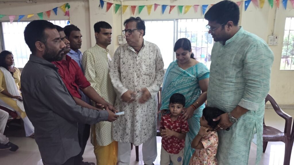 सेवा की मिसाल स्थापित की शहर के समाजसेवी मांगेराम अग्रवाल एवं मानस अग्रवाल ने, अग्रसेन जयंती पर्व पर विकलांगों की सेवा के लिए दी ₹90000/-रुपये की सहयोग राशि,लखाली के दुर्गा मंदिर में नवरात्रि पर्व पर पहुंचे दुबलधनिया परिवार के सदस्य, मंदिर में दो बड़े कुलर सहित समय-समय पर सेवाएं देते रहता है दुबलधनिया परिवार kshititech