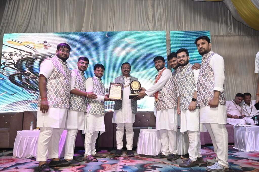 शक्ति में बड़े ही उत्साह के साथ मनाया गया अग्रसेन जयंती महोत्सव, भारी बारिश के बावजूद समाज बंधुओ के उत्साह से निकली ऐतिहासिक शोभायात्रा, जगह-जगह विभिन्न समाजों ने भी किया स्वागत शक्ति में बड़े ही उत्साह के साथ मनाया गया अग्रसेन जयंती महोत्सव, भारी बारिश के बावजूद समाज बंधुओ के उत्साह से निकली ऐतिहासिक शोभायात्रा, जगह-जगह विभिन्न समाजों ने भी किया स्वागत kshititech