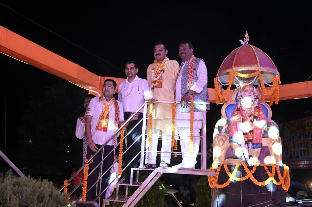 शक्ति में बड़े ही उत्साह के साथ मनाया गया अग्रसेन जयंती महोत्सव, भारी बारिश के बावजूद समाज बंधुओ के उत्साह से निकली ऐतिहासिक शोभायात्रा, जगह-जगह विभिन्न समाजों ने भी किया स्वागत शक्ति में बड़े ही उत्साह के साथ मनाया गया अग्रसेन जयंती महोत्सव, भारी बारिश के बावजूद समाज बंधुओ के उत्साह से निकली ऐतिहासिक शोभायात्रा, जगह-जगह विभिन्न समाजों ने भी किया स्वागत kshititech