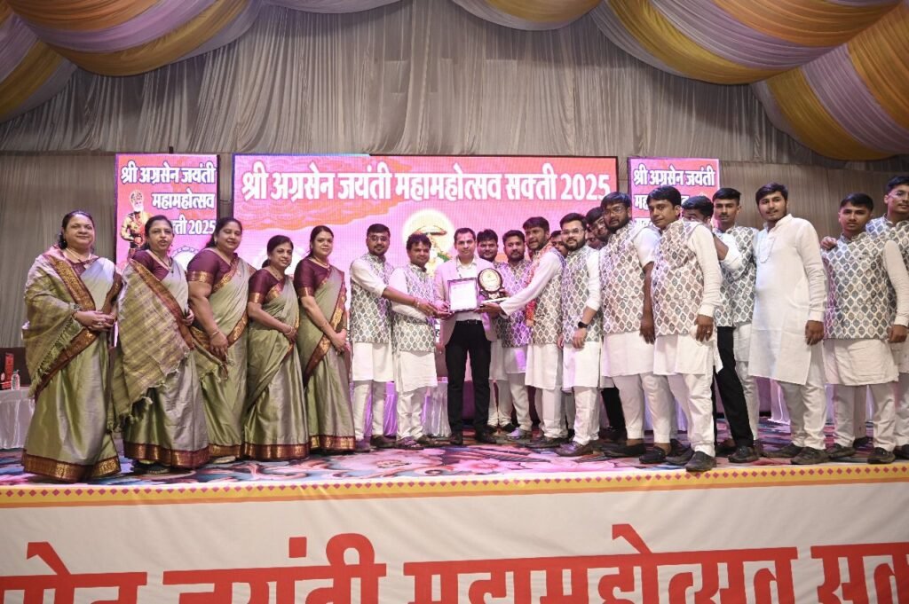 शक्ति में बड़े ही उत्साह के साथ मनाया गया अग्रसेन जयंती महोत्सव, भारी बारिश के बावजूद समाज बंधुओ के उत्साह से निकली ऐतिहासिक शोभायात्रा, जगह-जगह विभिन्न समाजों ने भी किया स्वागत शक्ति में बड़े ही उत्साह के साथ मनाया गया अग्रसेन जयंती महोत्सव, भारी बारिश के बावजूद समाज बंधुओ के उत्साह से निकली ऐतिहासिक शोभायात्रा, जगह-जगह विभिन्न समाजों ने भी किया स्वागत kshititech