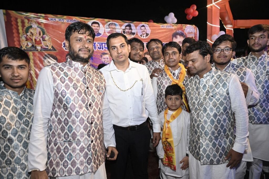 शक्ति में बड़े ही उत्साह के साथ मनाया गया अग्रसेन जयंती महोत्सव, भारी बारिश के बावजूद समाज बंधुओ के उत्साह से निकली ऐतिहासिक शोभायात्रा, जगह-जगह विभिन्न समाजों ने भी किया स्वागत शक्ति में बड़े ही उत्साह के साथ मनाया गया अग्रसेन जयंती महोत्सव, भारी बारिश के बावजूद समाज बंधुओ के उत्साह से निकली ऐतिहासिक शोभायात्रा, जगह-जगह विभिन्न समाजों ने भी किया स्वागत kshititech