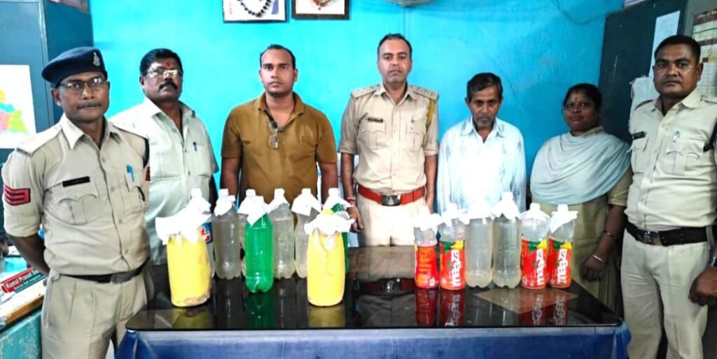 36 लीटर शराब जप्त, आबकारी अधिकारी उप्पल साहब की सजगता से हो रही ताड़-बड़तोड़ कारवाई, आबकारी वृत्त सक्ती की शराब विक्रेताओ पर ताबड़तोड़ कार्रवाई, दो अलग-अलग मामलों में आरोपी हुए गिरफ्तार 36 लीटर शराब जप्त, आबकारी अधिकारी उप्पल साहब की सजगता से हो रही ताड़-बड़तोड़ कारवाई, आबकारी वृत्त सक्ती की शराब विक्रेताओ पर ताबड़तोड़ कार्रवाई, दो अलग-अलग मामलों में आरोपी हुए गिरफ्तार kshititech