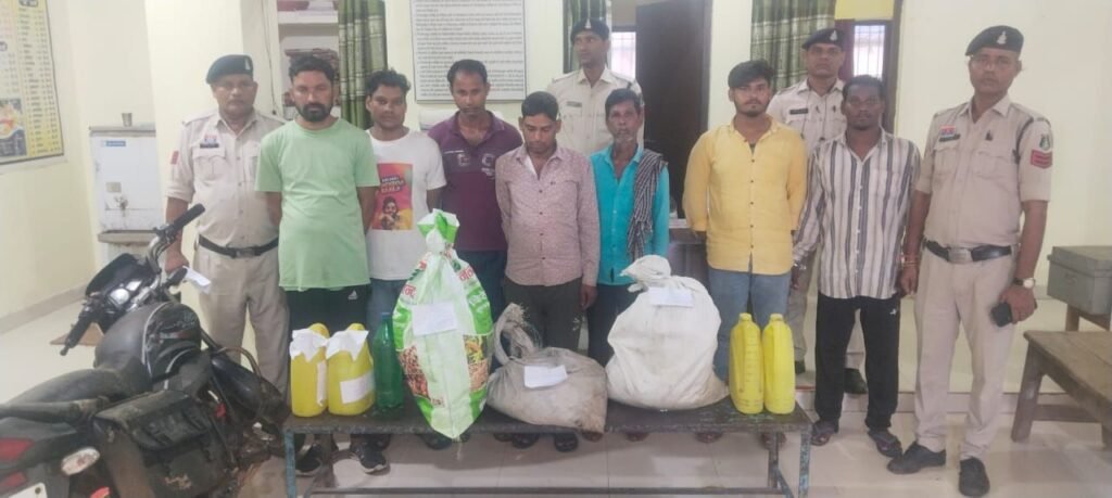 अवैध शराब के कारोबारियो पर हसौद पुलिस की ताड़ बतोड़ कारवाई, TI नरेंद्र यादव की सक्रियता से 102 लीटर शराब के साथ 07 आरोपियों को किया गया गिरफ्तार, दो मोटरसाइकिल में भी हुई जब्त, एसपी मैडम के दिशा निर्देशन में टीआई साहब लगातार कर रहे कारवाई, अवैध शराब कारोबारियो में मचा हड़कंप, शक्ति जिले की अंतिम छोर पर स्थित है हसौद kshititech