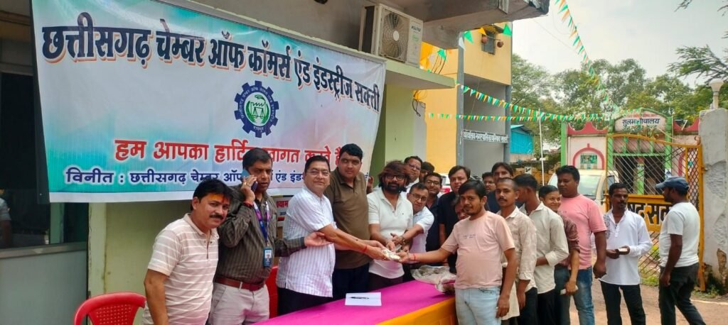 एसबीआई शक्ति के सहयोग से शहर में चेंबर ऑफ कॉमर्स ने किया चिल्लर का वितरण, नहीं होगी अब बाजारों में चिल्लर पैसों की समस्या, नगर पालिका अध्यक्ष श्यामसुंदर अग्रवाल की उपस्थिति में हुआ चिल्लर वितरण का शुभारंभ, चेंबर अध्यक्ष बंसल ने कहा- व्यापारियों एवं ग्राहकों की समस्याओं के त्वरित निराकरण के लिए काम कर रहा है चेंबर ऑफ कॉमर्स kshititech