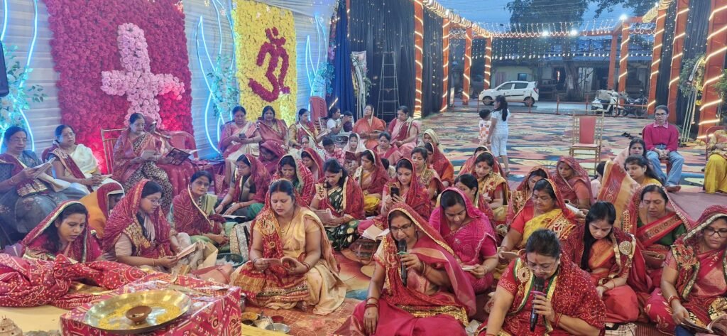 लगे दादी जी के जयकारे- शक्ति के दुर्गा पंडाल में हुआ रानी सती दादी जी का मंगल पाठ, सैकड़ो दादी भक्त महिलाओं ने करी पूजा अर्चना, मां जगदंबे की आराधना के साथ ही दादी जी की भी आराधना की महिलाओं ने, महामाया दुर्गा उत्सव समिति ने किया था आयोजन kshititech