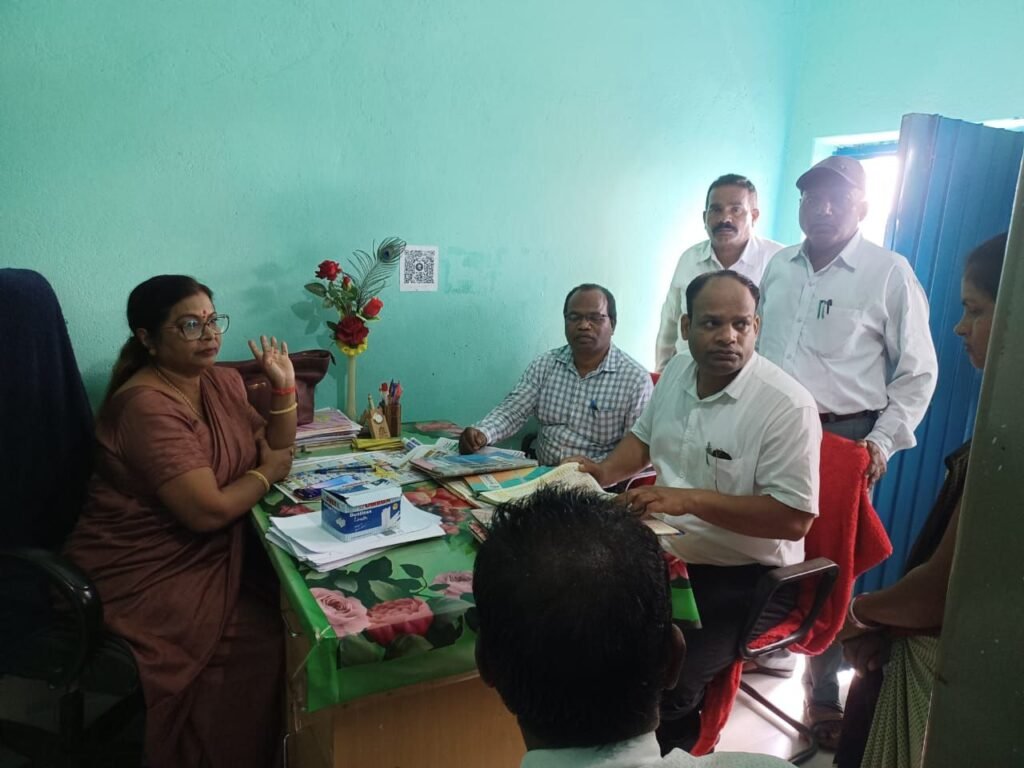 DEO मैडम का सरकारी स्कूलों में औचक निरीक्षण, नगरदा के सरकारी स्कूल के व्याख्याता को कारण बताओ नोटिस जारी, स्कूलों के मध्यान्ह भोजन की गुणवत्ता की भी हो रही जांच, सुबह 8 बजे ही स्कूल पहुंच जाती है DEO DEO मैडम का सरकारी स्कूलों में औचक निरीक्षण, नगरदा के सरकारी स्कूल के व्याख्याता को कारण बताओ नोटिस जारी, स्कूलों के मध्यान्ह भोजन की गुणवत्ता की भी हो रही जांच, सुबह 8 बजे ही स्कूल पहुंच जाती है DEO kshititech