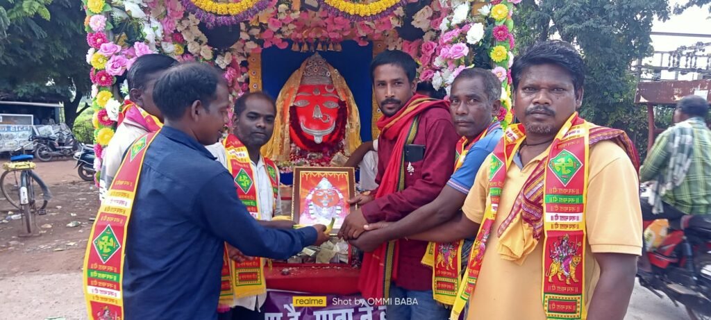 20000 देवी भक्तों ने करी चंद्रहासिनी देवी की पदयात्रा, 25 सितंबर को शक्ति से निकली चंद्रपुर पदयात्रा का जगह-जगह हुआ जोरदार स्वागत, श्री चंद्रपुर पदयात्रा सेवा समिति ने किया था आयोजन, पूरे छत्तीसगढ़ की सबसे बड़ी पदयात्रा है चंद्रपुर पदयात्रा kshititech