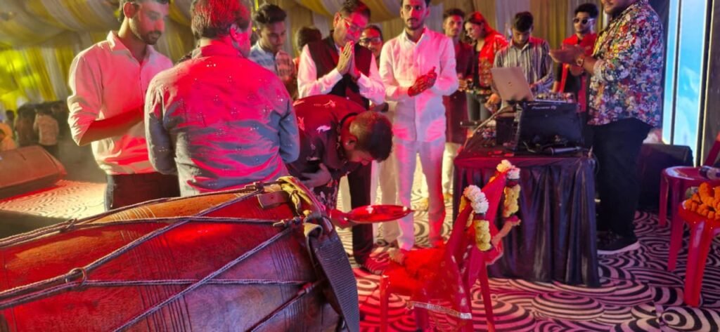 27 सितंबर को शक्ति के शुभम ग्रीन्स में हुआ पंखिड़ा नाइट, जिला पुलिस प्रशासन की सजगता से एक कदम जागरूकता की ओर सुरक्षा को लेकर भी चला विशेष अभियान, एसपी मैडम के निर्देशन में हेलमेट को लेकर किया गया जागरूक, चीफ गेस्ट रहे श्यामसुंदर अग्रवाल kshititech