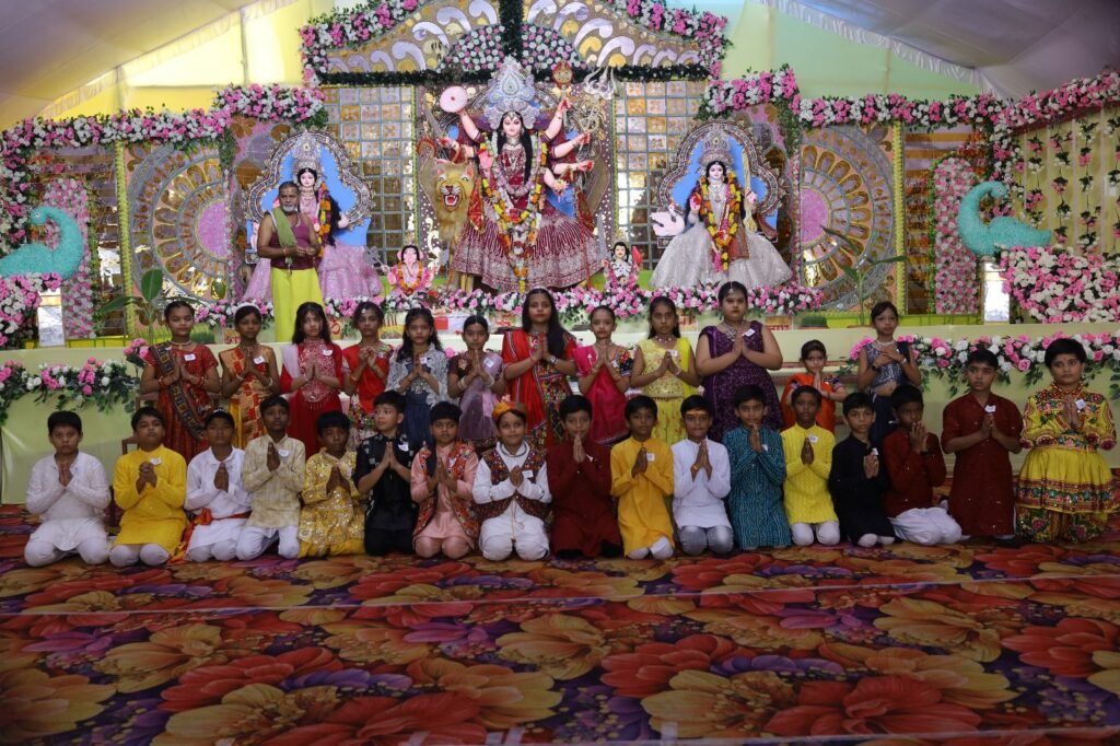 बाराद्वार के विद्या भूमि इंग्लिश मीडियम स्कूल ने किया गरबा डांडिया उत्सव, बच्चों की मनमोहक प्रस्तुति पर विद्यालय प्रबंधन ने दी बधाई,नवरात्रि के पावन मौके पर बच्चों ने भी पारंपरिक तरीके से दिखाया उत्साह, स्कूल के डायरेक्टर शरद केडिया ने कहा- नन्हे मुन्ने बच्चों का अद्भुत प्रदर्शन माता रानी की आस्था को समर्पित kshititech