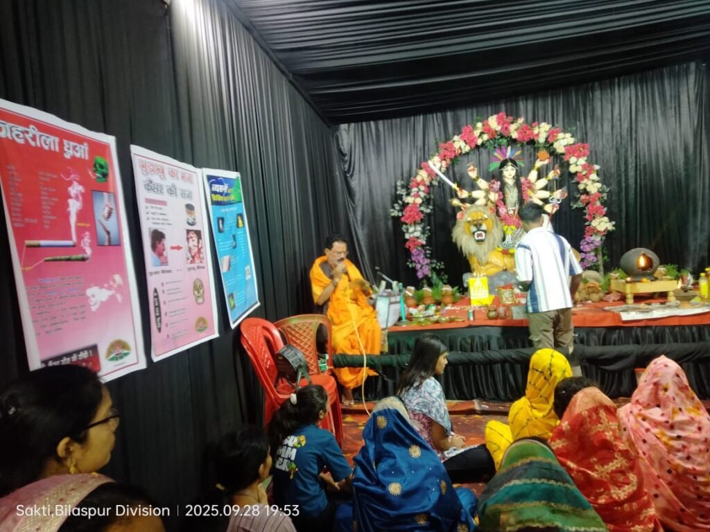 दुर्गा पंडाल में प्रदर्शनी- नशा मुक्ति को लेकर शक्ति शहर के दुर्गा पंडाल में व्यसन मुक्ति की प्रदर्शनी, गायत्री शक्तिपीठ के सदस्यों की पहल, नशा मुक्ति को लेकर लोग हो रहे जागरूक, गायत्री शक्तिपीठ ने भी पूरे देश भर में उठाया है विशेष अभियान का बीड़ा, शक्ति राज गुप्ता ने दी जानकारी kshititech