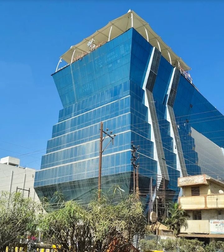 रायपुर के पांश इलाके में स्थित बेबीलॉन टावर में 2 अगस्त की रात्रि लगी आग, 40 लोगों के फंसे होने की आशंका, राहत बचाव कार्य जारी, कलेक्टर सहित प्रशासन पहुंचा मौके पर kshititech