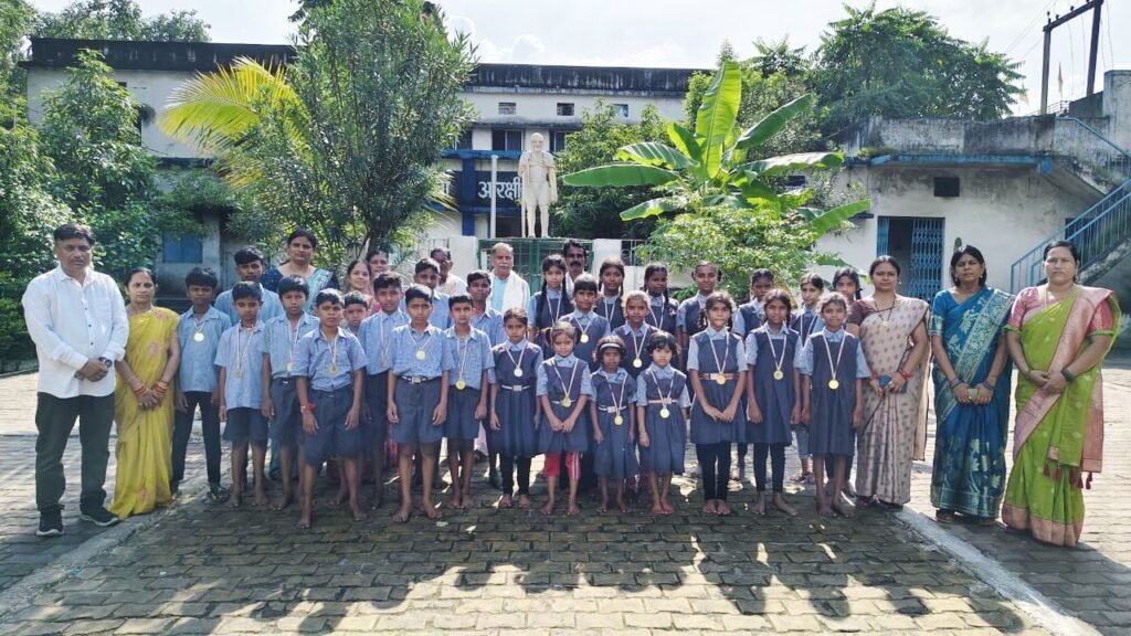 राज्यपाल पुरस्कृत शिक्षकों का चाम्पा में हुआ सम्मान समारोह, परमेश्वर स्वर्णकार रहे मुख्य अतिथि के रूप में उपस्थित, क्रीड़ा भारती के प्रांतीय उपाध्यक्ष गोपेश्वर कहरा ने किया संचालन kshititech