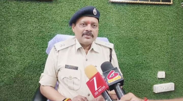 रेत के अवैध धंधे पर पुलिस की ताड़-बतोड़ कारवाई, अवैध रेत परिवहन एवं उत्खनन करते सात वाहनों को शक्ति पुलिस ने किया बरामद SP अंकिता शर्मा एवम एडिशनल एसपी हरीश यादव के मार्गदर्शन में एसडीओ पुलिस अंजली गुप्ता की बड़ी कार्रवाई, एडिशनल एसपी यादव साहब ने भेंट वार्ता में दी जानकारी kshititech