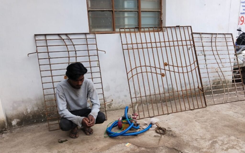 लोहा चोरों पर शक्ति पुलिस की बड़ी कार्रवाई, लगातार लोहा चोरों पर लगाम कस रही शक्ति पुलिस, बाराद्वार पुलिस ने किया खुलेआम तलवार लहराते बदमाशों को गिरफ्तार, नगरदा पुलिस ने की अवैध शराब पर बड़ी कार्रवाई, जिला पुलिस अधिकारियों के मार्गदर्शन में सभी थानों के थाना प्रभारी अपराधों पर अंकुश लगाने सक्रिय लोहा चोरों पर शक्ति पुलिस की बड़ी कार्रवाई, लगातार लोहा चोरों पर लगाम कस रही शक्ति पुलिस, बाराद्वार पुलिस ने किया खुलेआम तलवार लहराते बदमाशों को गिरफ्तार, नगरदा पुलिस ने की अवैध शराब पर बड़ी कार्रवाई, जिला पुलिस अधिकारियों के मार्गदर्शन में सभी थानों के थाना प्रभारी अपराधों पर अंकुश लगाने सक्रिय kshititech