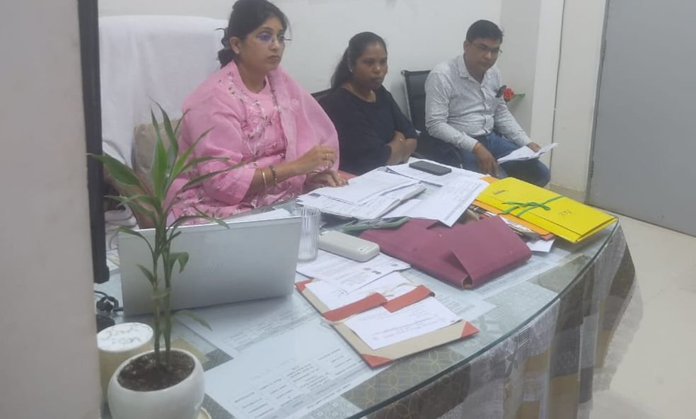 शक्ति जिला, स्वास्थ जिले की ओर अग्रसर- स्वस्थ नारी, सशक्त परिवार, शक्ति जिले में स्वास्थ्य विभाग ने करी अनुकरणीय पहल,पूरे जिले में सरकारी अस्पतालों में चलेगा 17 सितंबर से 2 अक्टूबर तक विशेष अभियान, स्वास्थ्य विभाग ने सरकारी स्कूलों में किया नेत्र जांच पखवाड़े का आयोजन, स्कूली बच्चों की आंखों की जा रही है कलेक्टर तोपनो साहब के दिशा निर्देशन एवं CMHO पूजा अग्रवाल के मार्गदर्शन में स्वास्थ्य विभाग सक्रिय, स्वास्थ्य महकमा अब नजर आएगा सामाजिक संस्थाओं की तरह जन सरोकार के कार्यों में भी सहभागी बनते kshititech