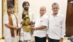 शहर विकास के लिए मिले मंत्री गणों से- नगर पंचायत बाराद्वार के अध्यक्ष, उपाध्यक्ष एवं सांसद प्रतिनिधि ने पूर्व विधायक डॉक्टर खिलावन साहू के नेतृत्व में करी वित्त मंत्री ओ पी चौधरी, स्कूल शिक्षा मंत्री गजेंद्र यादव एवं अनुसूचित जाति विकास मंत्री गुरु खुशवंत साहेब से मुलाकात ,नगर पंचायत के पूर्व उपाध्यक्ष अशोक कलानौरिया भी रहे मौजूद शहर विकास के लिए मिले मंत्री गणों से- नगर पंचायत बाराद्वार के अध्यक्ष, उपाध्यक्ष एवं सांसद प्रतिनिधि ने पूर्व विधायक डॉक्टर खिलावन साहू के नेतृत्व में करी वित्त मंत्री ओ पी चौधरी, स्कूल शिक्षा मंत्री गजेंद्र यादव एवं अनुसूचित जाति विकास मंत्री गुरु खुशवंत साहेब से मुलाकात ,नगर पंचायत के पूर्व उपाध्यक्ष अशोक कलानौरिया भी रहे मौजूद kshititech