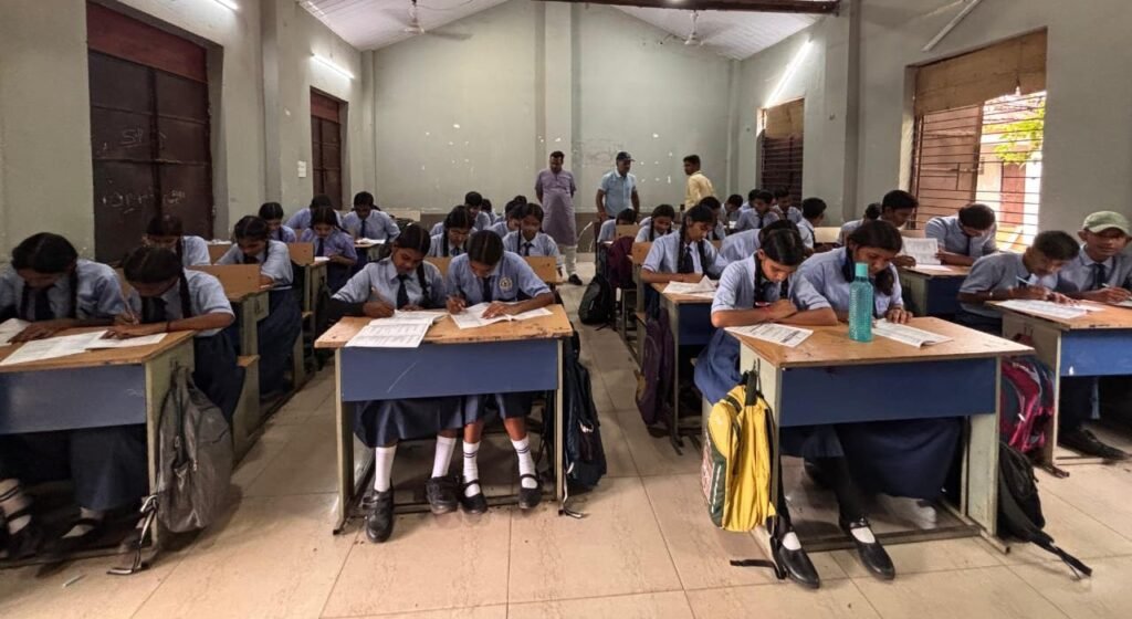 सामान्य ज्ञान प्रतियोगिता के प्रथम चरण में 318 विद्यार्थी हुए चयनित, हरि लीला ट्रस्ट की पहल, ट्रस्ट के सचिव अमर सुल्तानिया ने कहा- 12500 विद्यार्थियों ने करी इस प्रतियोगिता में सक्रिय भागीदारी kshititech