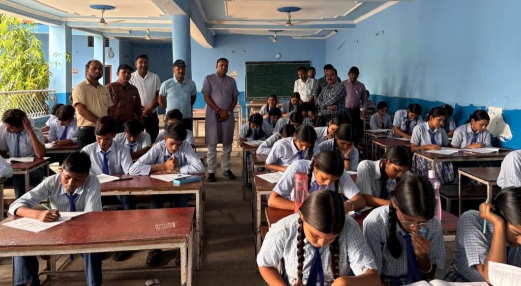 सामान्य ज्ञान प्रतियोगिता के प्रथम चरण में 318 विद्यार्थी हुए चयनित, हरि लीला ट्रस्ट की पहल, ट्रस्ट के सचिव अमर सुल्तानिया ने कहा- 12500 विद्यार्थियों ने करी इस प्रतियोगिता में सक्रिय भागीदारी kshititech