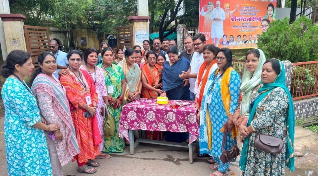 अयोध्या यात्रियों की बसों को रवाना किया सांसद कमलेश जांगड़े ने, शक्ति के अग्रसेन चौक में महिलाओं ने किया मोदी जी के जन्मदिन का आयोजन, भाजपा कार्यकर्ताओं ने लगाया मोदी टी स्टॉल अयोध्या यात्रियों की बसों को रवाना किया सांसद कमलेश जांगड़े ने, शक्ति के अग्रसेन चौक में महिलाओं ने किया मोदी जी के जन्मदिन का आयोजन, भाजपा कार्यकर्ताओं ने लगाया मोदी टी स्टॉल kshititech