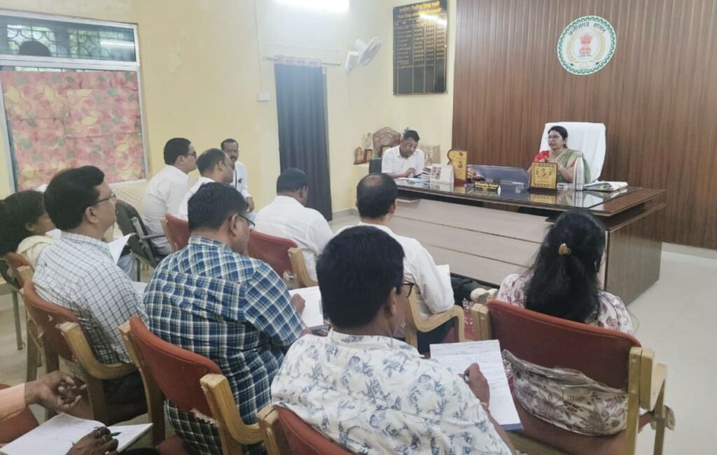 सख्त हुई DEO-लापरवाही की तो अब खैर नहीं-सक्ति DEO मैडम ने ली विकासखंड स्तर के अधिकारियों की समीक्षा बैठक,नशे में आये स्कूल तो नही बख्शे जाएंगे शिक्षक सख्त हुई DEO-लापरवाही की तो अब खैर नहीं-सक्ति DEO मैडम ने ली विकासखंड स्तर के अधिकारियों की समीक्षा बैठक,नशे में आये स्कूल तो नही बख्शे जाएंगे शिक्षक kshititech