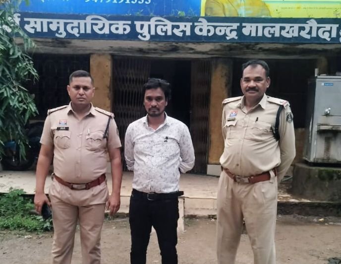 शक्ति पुलिस की बड़ी सफलता- फर्जी भारतीय स्टेट बैंक की शाखा खोलकर कंप्यूटर ऑपरेटर की नौकरी देने के नाम पर लाखों रुपए की ठगी करने वाला फरार आरोपी हुआ गिरफ्तार, पूरे के पूरे स्टेट बैंक की फर्जी शाखा ही खोल दी थी ठगो ने kshititech