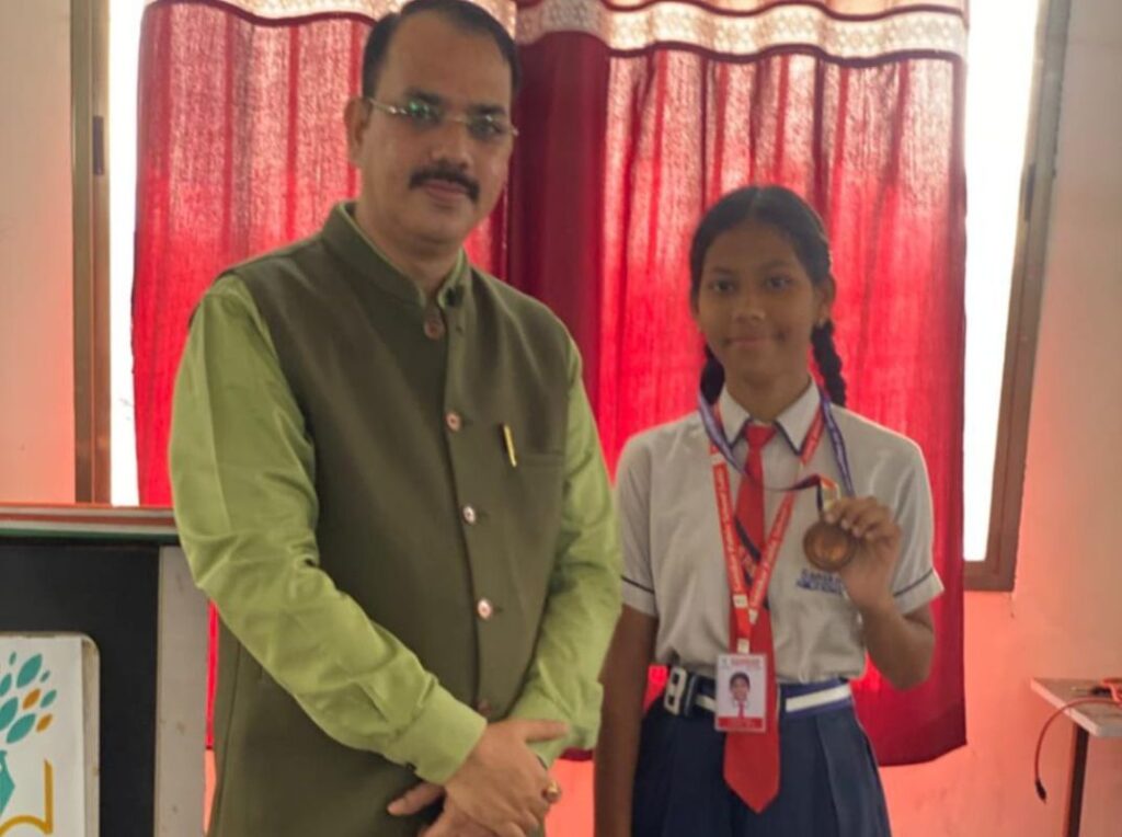 शक्ति की खेल गौरव- संस्कार पब्लिक स्कूल की छात्रा उर्वशी सांडे ने राज्य स्तरीय एथलेटिक्स में जीता कांस्य पदक, बिलासपुर के बहतराई स्टेडियम में आयोजित था कार्यक्रम, विद्यालय प्रबंधन ने दी बधाई शक्ति की खेल गौरव- संस्कार पब्लिक स्कूल की छात्रा उर्वशी सांडे ने राज्य स्तरीय एथलेटिक्स में जीता कांस्य पदक, बिलासपुर के बहतराई स्टेडियम में आयोजित था कार्यक्रम, विद्यालय प्रबंधन ने दी बधाई kshititech