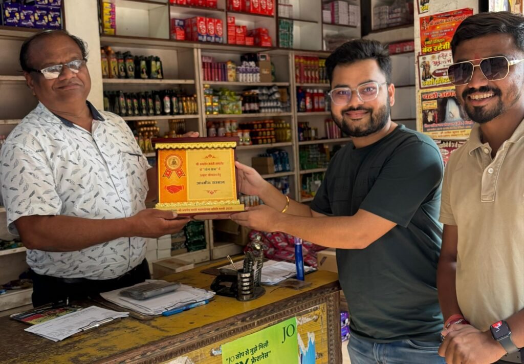 शोभा यात्रा का स्वागत करने वाले बंधुओ के घर पहुंच कर अग्रसेन जयंती समिति शक्ति ने किया उनका सम्मान kshititech