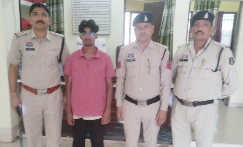 हसौद पुलिस की बड़ी सफलता- नाबालिक लड़की का अपरहण करने वाला आरोपी हैदराबाद से हुआ गिरफ्तार, थाना टीआई नरेंद्र यादव की सजगता से पुलिस टीम का सफल प्रयास,बालिका आरोपी के कब्जे से सकुशल बरामद kshititech
