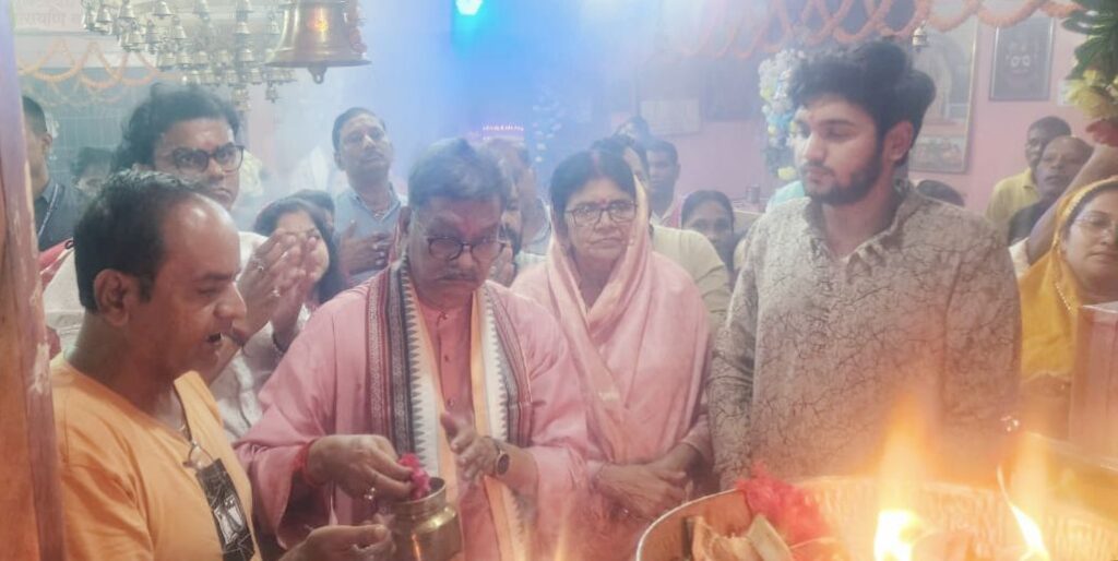 महंत दंपति पहुंचे शक्ति के महामाई मंदिर में,टेका मत्था,क्षेत्र की सुख समृद्धि की करी कामना, पंडित रिंकू शर्मा और पंडित अभिषेक शर्मा ने करवाई पूजा अर्चना, कांग्रेस जिला अध्यक्ष के निवास पर भी पहुंचे महंत दंपत्ति, स्वर्गीय सतीश जायसवाल के निधन पर दी श्रद्धांजलि महंत दंपति पहुंचे शक्ति के महामाई मंदिर में,टेका मत्था,क्षेत्र की सुख समृद्धि की करी कामना, पंडित रिंकू शर्मा और पंडित अभिषेक शर्मा ने करवाई पूजा अर्चना, कांग्रेस जिला अध्यक्ष के निवास पर भी पहुंचे महंत दंपत्ति, स्वर्गीय सतीश जायसवाल के निधन पर दी श्रद्धांजलि kshititech