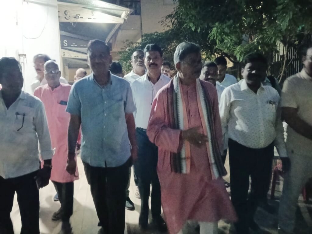 महंत दंपति पहुंचे शक्ति के महामाई मंदिर में,टेका मत्था,क्षेत्र की सुख समृद्धि की करी कामना, पंडित रिंकू शर्मा और पंडित अभिषेक शर्मा ने करवाई पूजा अर्चना, कांग्रेस जिला अध्यक्ष के निवास पर भी पहुंचे महंत दंपत्ति, स्वर्गीय सतीश जायसवाल के निधन पर दी श्रद्धांजलि महंत दंपति पहुंचे शक्ति के महामाई मंदिर में,टेका मत्था,क्षेत्र की सुख समृद्धि की करी कामना, पंडित रिंकू शर्मा और पंडित अभिषेक शर्मा ने करवाई पूजा अर्चना, कांग्रेस जिला अध्यक्ष के निवास पर भी पहुंचे महंत दंपत्ति, स्वर्गीय सतीश जायसवाल के निधन पर दी श्रद्धांजलि kshititech