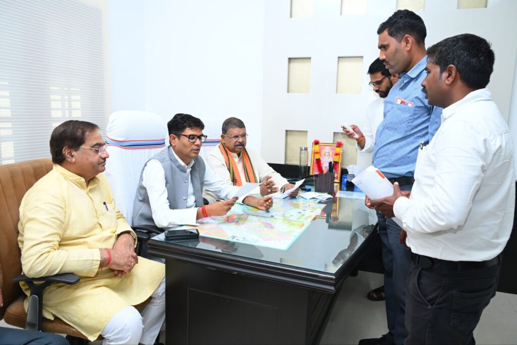 भाजपा का सहयोग केंद्र हुआ प्रारंभ,पहले दिन वित्त मंत्री ओपी चौधरी ने किया कार्यालय का संचालन, सुशासन वाली सरकार का अभिनव प्रयास भाजपा का सहयोग केंद्र हुआ प्रारंभ,पहले दिन वित्त मंत्री ओपी चौधरी ने किया कार्यालय का संचालन, सुशासन वाली सरकार का अभिनव प्रयास kshititech