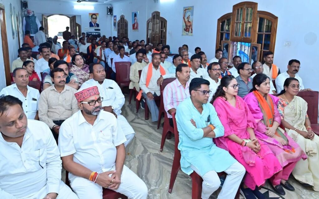 मोदी सरकार के शहरी विकास मंत्री तोखन साहू पहुंचे शक्ति, घर-घर स्वदेशी, हर घर स्वदेशी कार्यक्रम में हुए शामिल, सांसद कमलेश जांगड़े ने कहा स्वदेशी उत्पाद खरीदने से भारत की अर्थव्यवस्था होगी मजबूत, स्वदेशी अपनाने के लिए संकल्प भी लिया पार्टी कार्यकर्ताओं ने मोदी सरकार के शहरी विकास मंत्री तोखन साहू पहुंचे शक्ति, घर-घर स्वदेशी, हर घर स्वदेशी कार्यक्रम में हुए शामिल, सांसद कमलेश जांगड़े ने कहा स्वदेशी उत्पाद खरीदने से भारत की अर्थव्यवस्था होगी मजबूत, स्वदेशी अपनाने के लिए संकल्प भी लिया पार्टी कार्यकर्ताओं ने kshititech