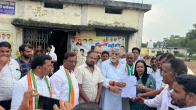 कांग्रेस पार्टी का शक्ति विधानसभा के तुर्रीधाम,बासिन सहित अनेकों गांव में हुआ वोट चोर गद्दी छोड़ हस्ताक्षर अभियान, कांग्रेस कार्यकर्ताओं का अभियान को लेकर उत्साह, सैकड़ो लोगों ने किया हस्ताक्षर, जिला कांग्रेस प्रतिनिधि ठाकुर गुलजार सिंह ने कहा-पूरे देश में अभियान को मिल रहा जनता का समर्थन kshititech