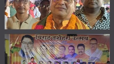 सकरेली कला के दशहरे मेले में मुख्य अतिथि के रूप में पहुंचे नगर पालिका शक्ति के अध्यक्ष श्याम सुंदर अग्रवाल ने कहा- सकरेली कला गांव पूरे प्रदेश में धार्मिक कार्यक्रमों एवं परंपरागत आयोजनों के लिए प्रसिद्ध, ग्राम वासियों ने किया अभूतपूर्व स्वागत, कृषि विभाग शक्ति के सेवानिवृत अधिकारी रोशन लाल पटेल भी रहे मौजूद kshititech