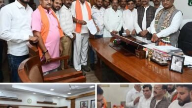 भाजपा नेता कृष्णकांत चंद्रा वने करी गृहमंत्री शर्मा से मुलाकात,शक्ति जिले के राजनैतिक विषयों पर करी चर्चा, नगर पंचायत जैजैपुर के पूर्व अध्यक्ष सहित क्षेत्र के पार्टी कार्यकर्ता भी रहे मौजूद kshititech