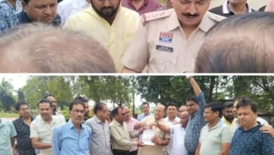 अमित बघेल तेरी दादागिरी नहीं चलेगी के नारों के साथ बाराद्वार की अग्रवाल सेवा समिति ने पुलिस थाने में दिया ज्ञापन, डॉक्टर श्यामा प्रसाद मुखर्जी अमर रहे के नारे भी लगाए समाज बंधुओ ने, अध्यक्ष पवन मोदी के नेतृत्व में दिया गया ज्ञापन, बाराद्वार थाने के टी आई नरेंद्र यादव ने स्वयं थाने से बाहर आकर लिया ज्ञापन अमित बघेल तेरी दादागिरी नहीं चलेगी के नारों के साथ बाराद्वार की अग्रवाल सेवा समिति ने पुलिस थाने में दिया ज्ञापन, डॉक्टर श्यामा प्रसाद मुखर्जी अमर रहे के नारे भी लगाए समाज बंधुओ ने, अध्यक्ष पवन मोदी के नेतृत्व में दिया गया ज्ञापन, बाराद्वार थाने के टी आई नरेंद्र यादव ने स्वयं थाने से बाहर आकर लिया ज्ञापन kshititech