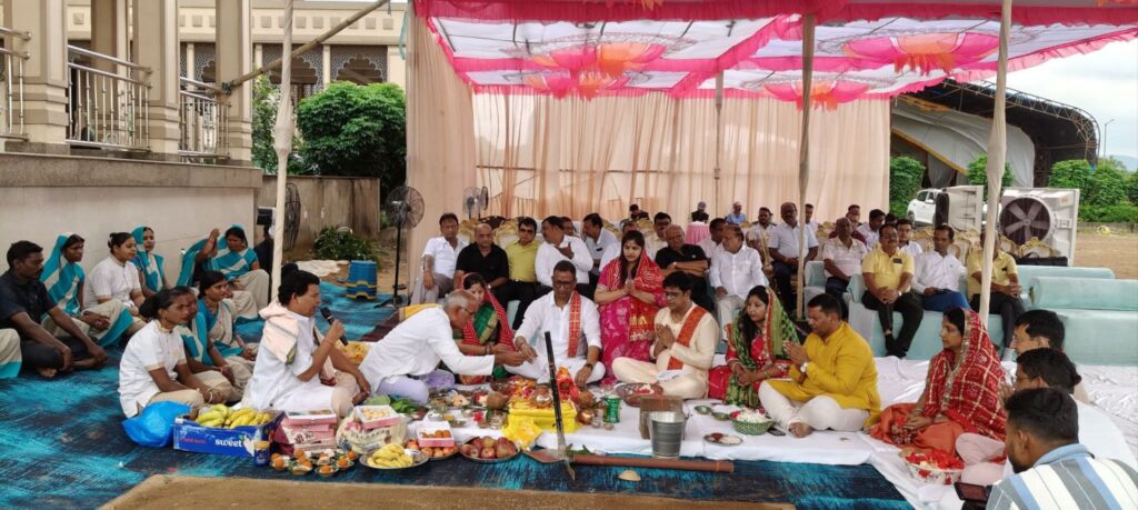 और बढ़ेंगी सुविधाए- रायगढ़ के अग्रोहाधाम में बीस हजार फीट के नए हाल एवं 30 कमरों के निर्माण का हुआ भूमि पूजन, पूरे देश भर में अग्रवाल समाज के दानदाताओं के सहयोग से बनाया गया सबसे बड़ा भवन है श्री अग्रोहा राम चैरिटेबल ट्रस्ट का भवन, 2 अक्टूबर को दशहरे के मौके पर हुआ पुनित कार्य का शुभारंभ और बढ़ेंगी सुविधाए- रायगढ़ के अग्रोहाधाम में बीस हजार फीट के नए हाल एवं 30 कमरों के निर्माण का हुआ भूमि पूजन, पूरे देश भर में अग्रवाल समाज के दानदाताओं के सहयोग से बनाया गया सबसे बड़ा भवन है श्री अग्रोहा राम चैरिटेबल ट्रस्ट का भवन, 2 अक्टूबर को दशहरे के मौके पर हुआ पुनित कार्य का शुभारंभ kshititech