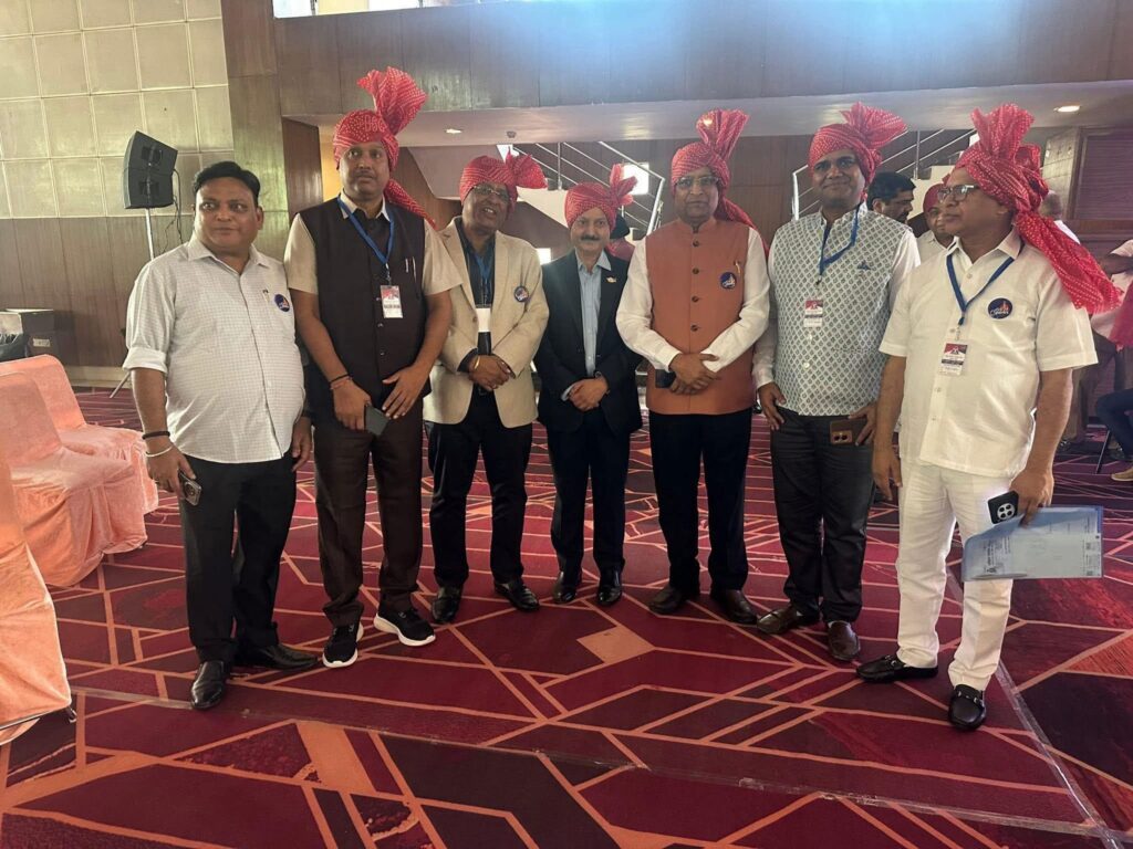 कुलभूषण नए राष्ट्रीय अध्यक्ष- अखिल भारतीय अग्रवाल संगठन के नए राष्ट्रीय अध्यक्ष चुने गए इंदौर मध्य प्रदेश के कुलभूषण मित्तल, पंचकूला हरियाणा में संपन्न राष्ट्रीय बैठक में हुआ निर्णय, कुलभूषण मित्तल ने कहा- संगठन को मजबूत करने प्रत्येक अग्रवाल परिवारों से जोड़ेंगे समाज बंधुओ को,तीसरी बार राष्ट्रीय महामंत्री की जिम्मेदारी मिली सूरत के राजेश भारूका को कुलभूषण नए राष्ट्रीय अध्यक्ष- अखिल भारतीय अग्रवाल संगठन के नए राष्ट्रीय अध्यक्ष चुने गए इंदौर मध्य प्रदेश के कुलभूषण मित्तल, पंचकूला हरियाणा में संपन्न राष्ट्रीय बैठक में हुआ निर्णय, कुलभूषण मित्तल ने कहा- संगठन को मजबूत करने प्रत्येक अग्रवाल परिवारों से जोड़ेंगे समाज बंधुओ को,तीसरी बार राष्ट्रीय महामंत्री की जिम्मेदारी मिली सूरत के राजेश भारूका को kshititech
