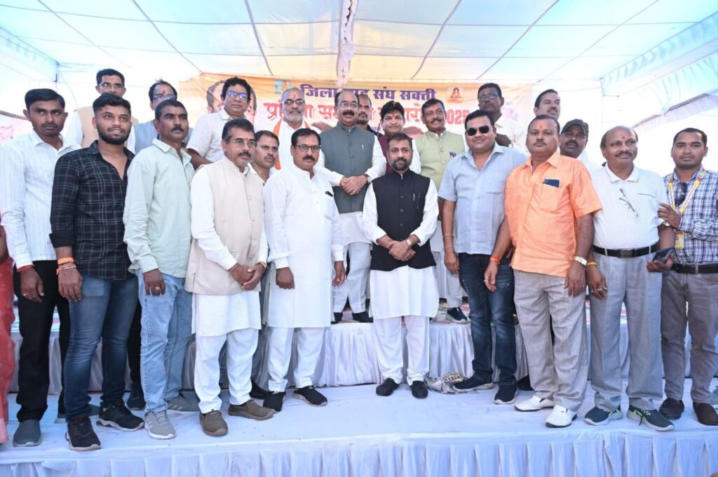 50 लाख की लागत से बनेगा साहू समाज का नया भवन- शक्ति में 8 अक्टूबर को संपन्न हुआ जिला साहू संघ का प्रतिभावान सम्मान समारोह, उपमुख्यमंत्री अरुण साव ने कहा- साहू समाज आज पूरे प्रदेश में एक संगठित समाज के रूप में रखता है अपनी पहचान, संघ के शक्ति जिला अध्यक्ष डॉ खिलावन साहू ने भी कहा- शक्ति जिले में साहू समाज सदैव रचनात्मक एवं सेवा कार्यों में भी अग्रणी, प्रदेश अध्यक्ष डॉ नीरेंद्र साहू की मौजूदगी में हुआ प्रतिभावान सम्मान समारोह 50 लाख की लागत से बनेगा साहू समाज का नया भवन- शक्ति में 8 अक्टूबर को संपन्न हुआ जिला साहू संघ का प्रतिभावान सम्मान समारोह, उपमुख्यमंत्री अरुण साव ने कहा- साहू समाज आज पूरे प्रदेश में एक संगठित समाज के रूप में रखता है अपनी पहचान, संघ के शक्ति जिला अध्यक्ष डॉ खिलावन साहू ने भी कहा- शक्ति जिले में साहू समाज सदैव रचनात्मक एवं सेवा कार्यों में भी अग्रणी, प्रदेश अध्यक्ष डॉ नीरेंद्र साहू की मौजूदगी में हुआ प्रतिभावान सम्मान समारोह kshititech