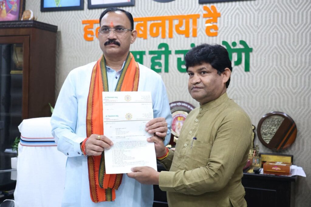 प्रदेश के स्वास्थ्य मंत्री से मिले शक्ति के पूर्व विधायक डॉक्टर खिलावन साहू, जिले में स्वास्थ्य सेवाओं को लेकर करी लंबी चर्चा, स्वास्थ्य मंत्री जी से मिला आश्वासन, जल्द ही मांगों पर होगी उचित कार्रवाई प्रदेश के स्वास्थ्य मंत्री से मिले शक्ति के पूर्व विधायक डॉक्टर खिलावन साहू, जिले में स्वास्थ्य सेवाओं को लेकर करी लंबी चर्चा, स्वास्थ्य मंत्री जी से मिला आश्वासन, जल्द ही मांगों पर होगी उचित कार्रवाई kshititech