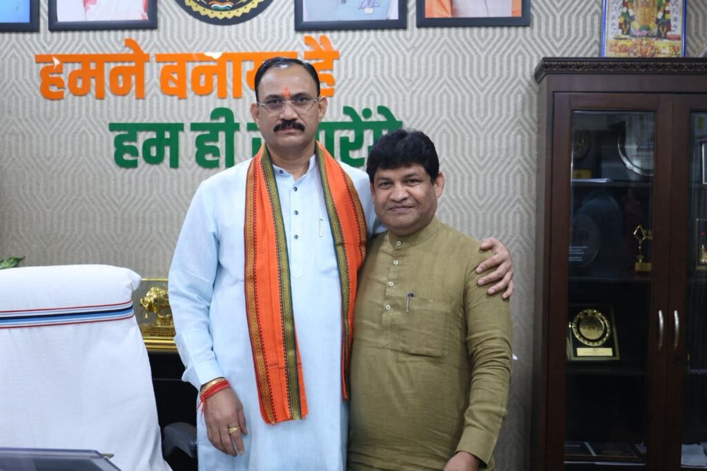 प्रदेश के स्वास्थ्य मंत्री से मिले शक्ति के पूर्व विधायक डॉक्टर खिलावन साहू, जिले में स्वास्थ्य सेवाओं को लेकर करी लंबी चर्चा, स्वास्थ्य मंत्री जी से मिला आश्वासन, जल्द ही मांगों पर होगी उचित कार्रवाई प्रदेश के स्वास्थ्य मंत्री से मिले शक्ति के पूर्व विधायक डॉक्टर खिलावन साहू, जिले में स्वास्थ्य सेवाओं को लेकर करी लंबी चर्चा, स्वास्थ्य मंत्री जी से मिला आश्वासन, जल्द ही मांगों पर होगी उचित कार्रवाई kshititech