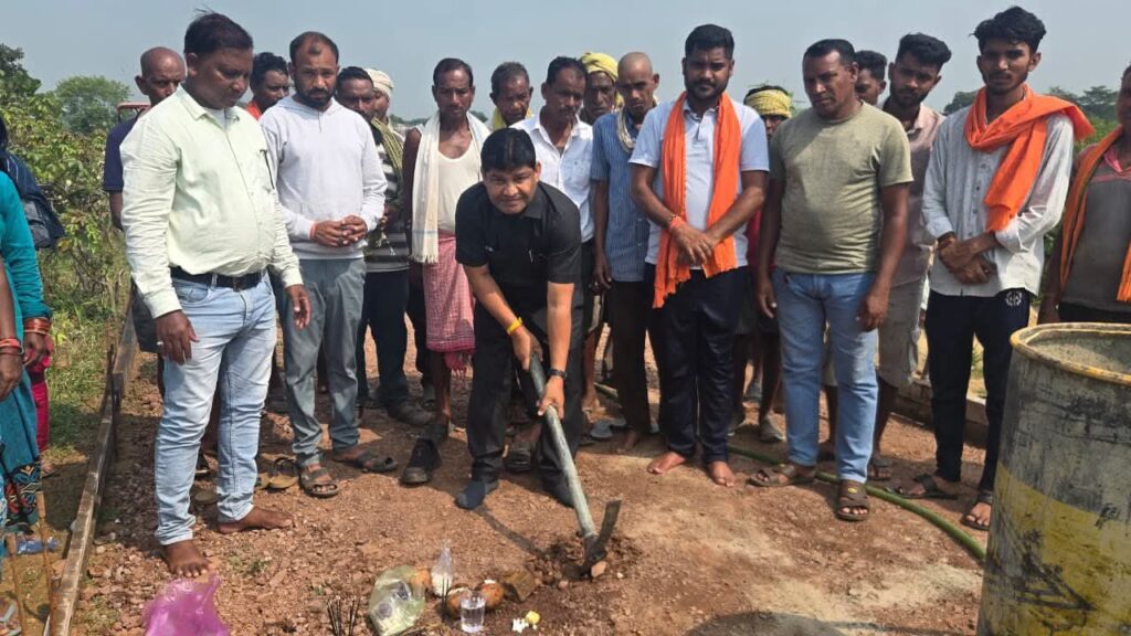 चौरा बरपाली में सीसी रोड निर्माण का भूमि पूजन किया पूर्व विधायक डॉक्टर खिलावन साहु ने, डॉक्टर साहू ने कहा-प्रदेश में विष्णु देव की सरकार में विकास के काम चल रहे तेजी से, खिलावन के विधायकी कार्यकाल को आज भी जानता विकास के नाम पर करती है याद चौरा बरपाली में सीसी रोड निर्माण का भूमि पूजन किया पूर्व विधायक डॉक्टर खिलावन साहु ने, डॉक्टर साहू ने कहा-प्रदेश में विष्णु देव की सरकार में विकास के काम चल रहे तेजी से, खिलावन के विधायकी कार्यकाल को आज भी जानता विकास के नाम पर करती है याद kshititech