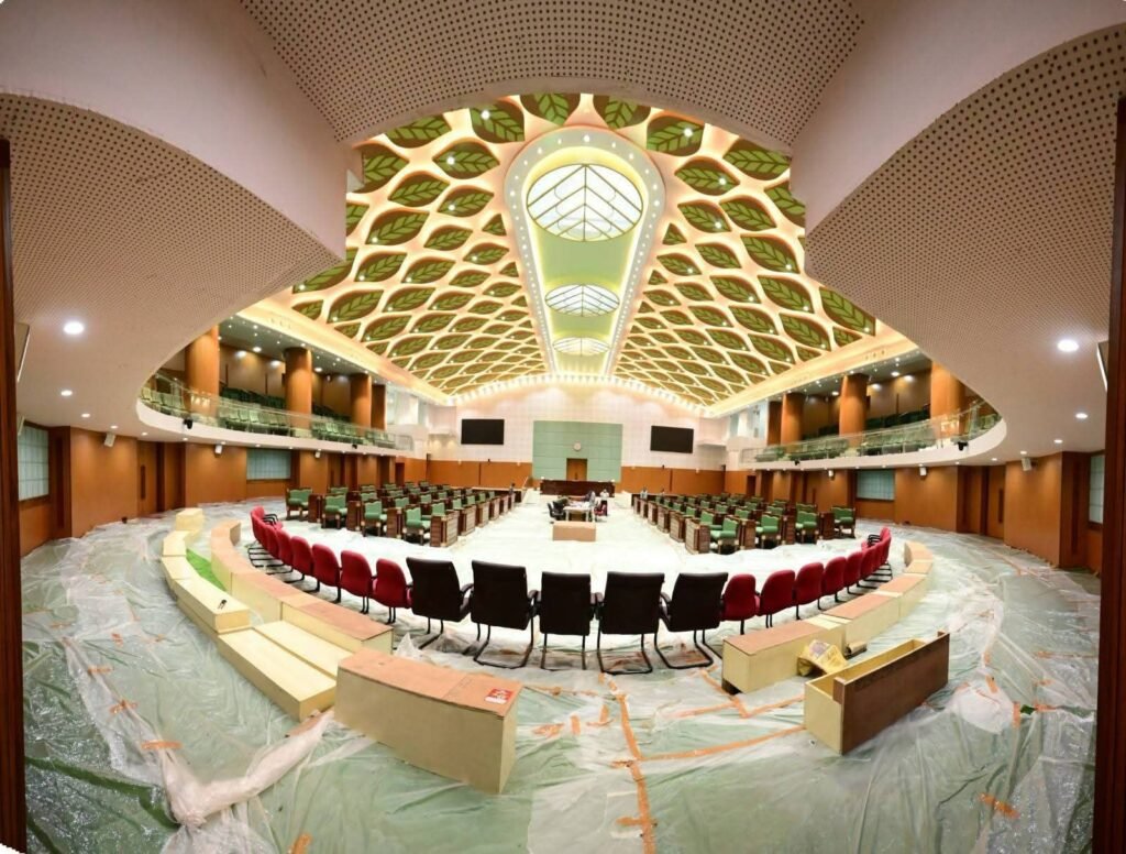 देश का अत्याधुनिक सुविधाओं से युक्त विधानसभा भवन- छत्तीसगढ़ का नया विधानसभा भवन: लोकतंत्र की भव्य पहचान, प्रधानमंत्री मोदी जी के हाथों छत्तीसगढ़ की जनता को होगा लोकार्पित kshititech