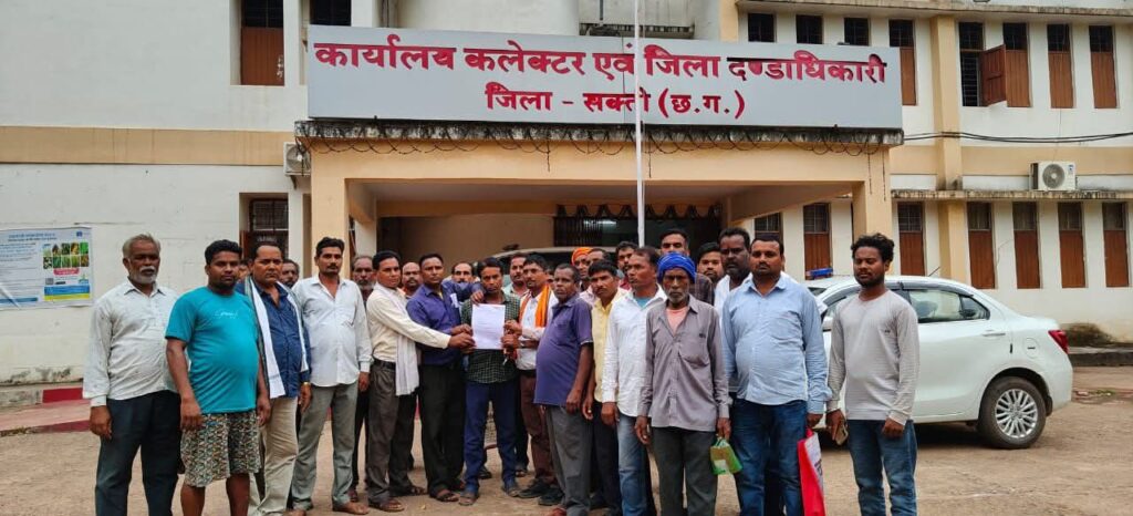 कटौती को लेकर किसानों में भारी आक्रोश- बस्ती बाराद्वार पंचायत के किसानों की धान गिरदौली में हुई कटौती, सरपंच डॉ धीरेंद्र कुमार खूंटे ने किसानों के साथ कलेक्टर एवं तहसीलदार को दिया ज्ञापन, समस्या हल न होने पर होगा चक्का जाम एवं जन आंदोलन कटौती को लेकर किसानों में भारी आक्रोश- बस्ती बाराद्वार पंचायत के किसानों की धान गिरदौली में हुई कटौती, सरपंच डॉ धीरेंद्र कुमार खूंटे ने किसानों के साथ कलेक्टर एवं तहसीलदार को दिया ज्ञापन, समस्या हल न होने पर होगा चक्का जाम एवं जन आंदोलन kshititech