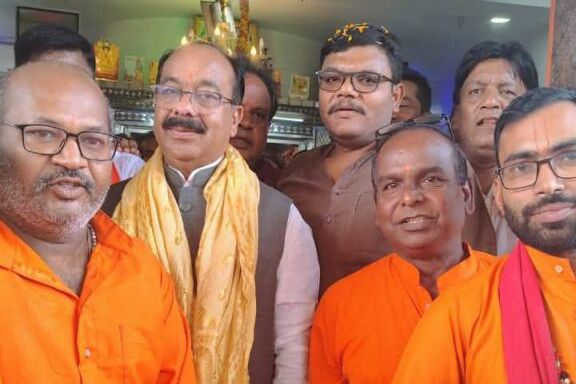 भाजपा नगर मंडल शक्ति ने किया उपमुख्यमंत्री अरुण साव का जोरदार स्वागत, अग्रसेन चौक पहुंचने पर नगर मंडल अध्यक्ष अभिषेक शर्मा के नेतृत्व में पार्टी कार्यकर्ताओं ने किया आत्मीय स्वागत, डिप्टी सीएम की स्वागत में भाजपा नगर मंडल ने लगाए थे जगह-जगह स्वागत द्वार, होर्डिंग, उप मुख्यमंत्री बनने के बाद पहली बार शक्ति पधारे थे अरुण साव जी भाजपा नगर मंडल शक्ति ने किया उपमुख्यमंत्री अरुण साव का जोरदार स्वागत, अग्रसेन चौक पहुंचने पर नगर मंडल अध्यक्ष अभिषेक शर्मा के नेतृत्व में पार्टी कार्यकर्ताओं ने किया आत्मीय स्वागत, डिप्टी सीएम की स्वागत में भाजपा नगर मंडल ने लगाए थे जगह-जगह स्वागत द्वार, होर्डिंग, उप मुख्यमंत्री बनने के बाद पहली बार शक्ति पधारे थे अरुण साव जी kshititech