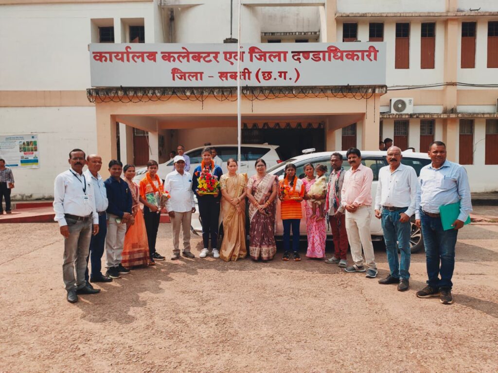 शक्ति जिले के कलेक्टर तोपनो साहब ने किया उत्कृष्ट खिलाड़ियों का सम्मान,राज्य स्तर पर मान बढ़ाया था जिले का, जिला शिक्षा अधिकारी को कुमुदनी बाघ द्विवेदी ने भी दी बधाई, राष्ट्रीय स्तर पर लखनऊ में दिखाएंगे अपनी खेल प्रतिभा का जौहर शक्ति जिले के कलेक्टर तोपनो साहब ने किया उत्कृष्ट खिलाड़ियों का सम्मान,राज्य स्तर पर मान बढ़ाया था जिले का, जिला शिक्षा अधिकारी को कुमुदनी बाघ द्विवेदी ने भी दी बधाई, राष्ट्रीय स्तर पर लखनऊ में दिखाएंगे अपनी खेल प्रतिभा का जौहर kshititech