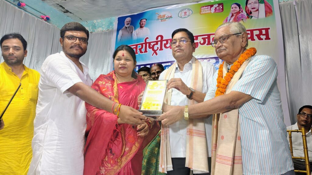सम्मान का गौरवशाली दिन- शक्ति में हुआ बुजुर्ग जनों का सम्मान, सम्मान से अभिभूत बुजुर्ग जनों के चेहरे पर दिखी खुशी की झलक, समाज कल्याण विभाग ने किया था आयोजन, सांसद, नगर पालिका अध्यक्ष सहित अन्य अतिथि रहे मौजूद, सेवानिवृत्त ब्लॉक मेडिकल ऑफिसर डॉक्टर डी डी मिश्रा भी हुए सम्मानित सम्मान का गौरवशाली दिन- शक्ति में हुआ बुजुर्ग जनों का सम्मान, सम्मान से अभिभूत बुजुर्ग जनों के चेहरे पर दिखी खुशी की झलक, समाज कल्याण विभाग ने किया था आयोजन, सांसद, नगर पालिका अध्यक्ष सहित अन्य अतिथि रहे मौजूद, सेवानिवृत्त ब्लॉक मेडिकल ऑफिसर डॉक्टर डी डी मिश्रा भी हुए सम्मानित kshititech